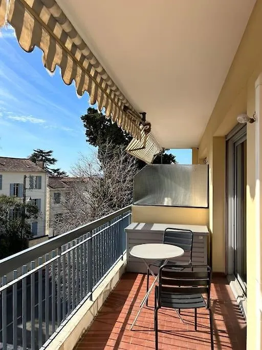 Appartement A 2 Pas Du Centre De Cannes Apartment