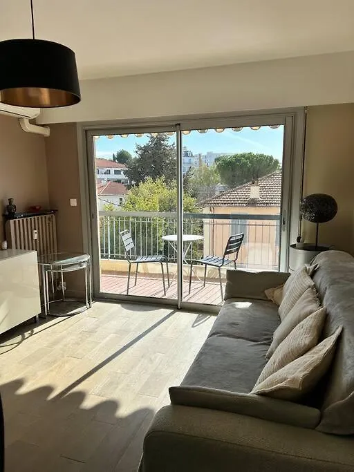 Appartement A 2 Pas Du Centre De Cannes Apartment